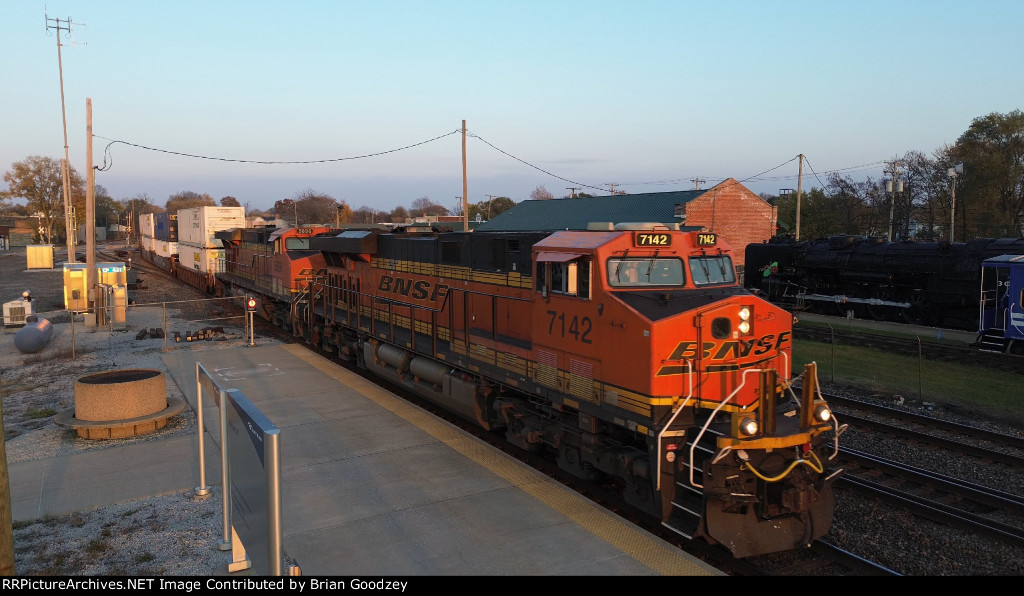 BNSF 7142